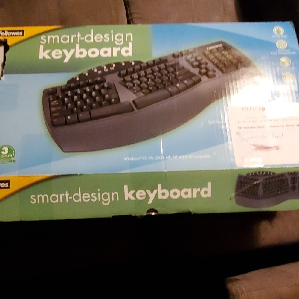 Microsoft USB Keyboard - Picture 2 of 3